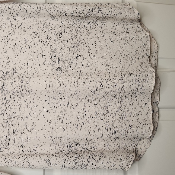 Lush Women's Cream/Black  V-Neck Trim Speckled Pattern Tunic Blouse Size S - Picture 5 of 15